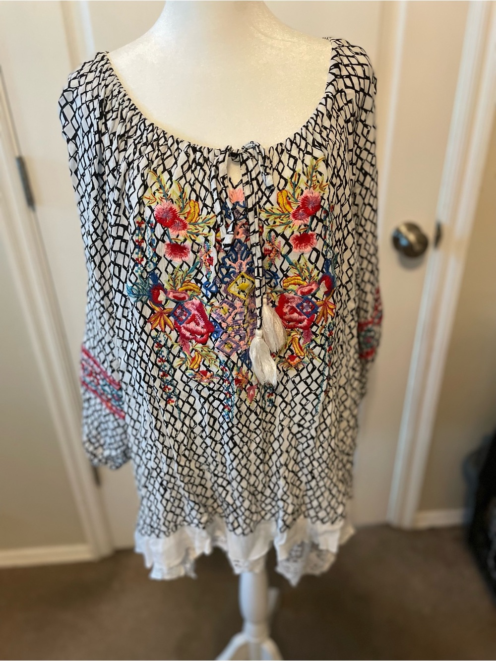 CALESSA Embroidered White Tunic with Multicolor Floral Detail